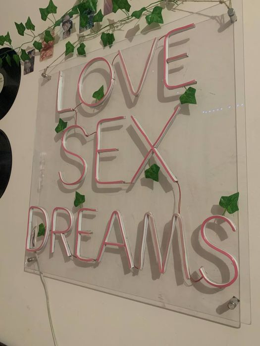 Неоновая вывеска