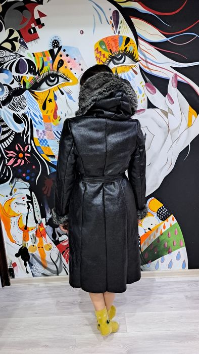 Дубленка тёплая.