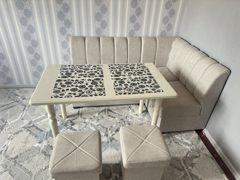 Кухонный уголок сотилади