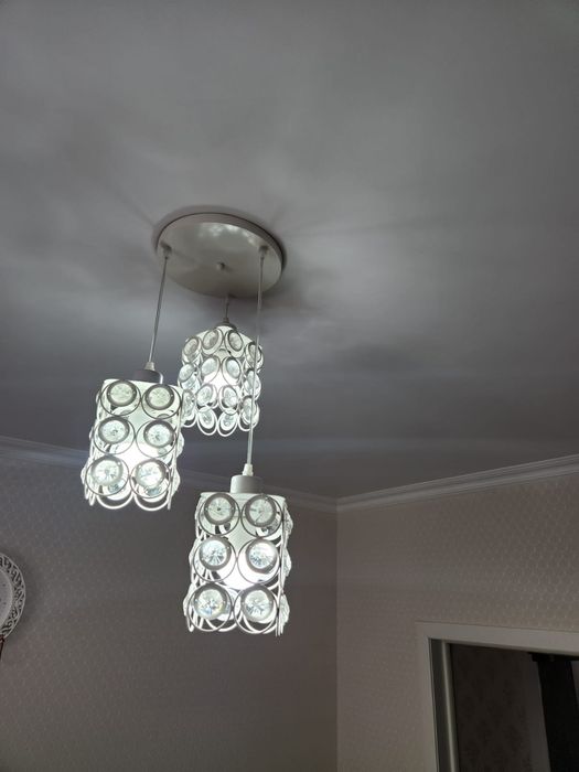 Продам люстру б/у