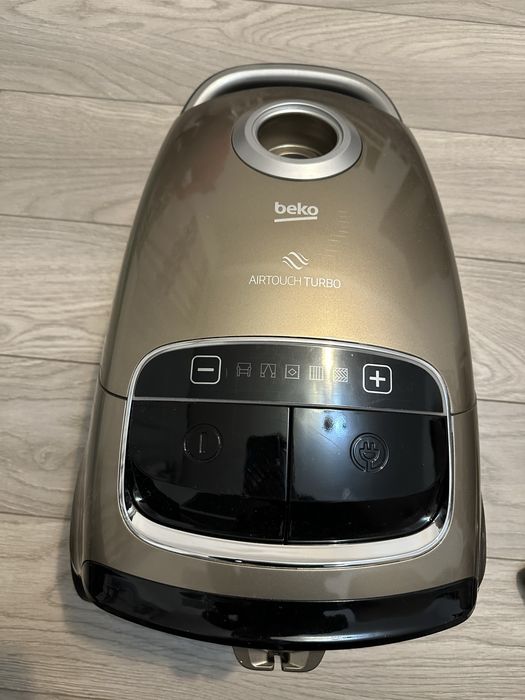 Vand Asirator BEKO model VCC 6480T (800W)