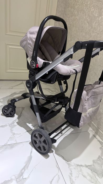 Коляска три в одном