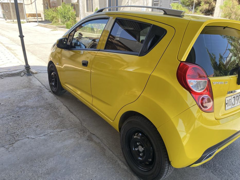 Chevrolet spark sotiladi