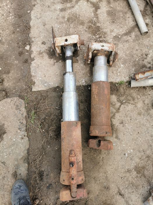 Хидравлични цилиндри