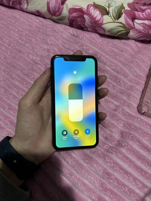 Продам Айфон XR 64gb