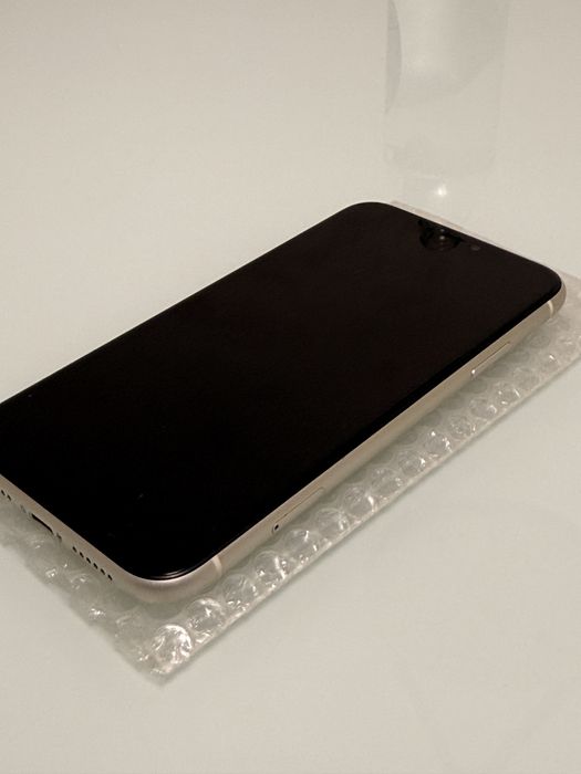 Apple / Iphone 11 / 64 Gb / White / cititi anuntul