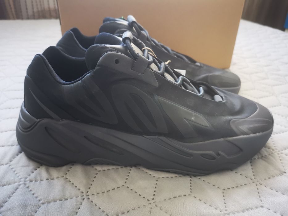 Adidas Yeezy 700 MNVN Triple Black - 42