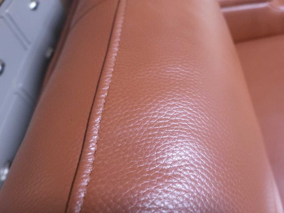 Кафяв кожен диван голяма двойка с електрически релаксиращ механизъм