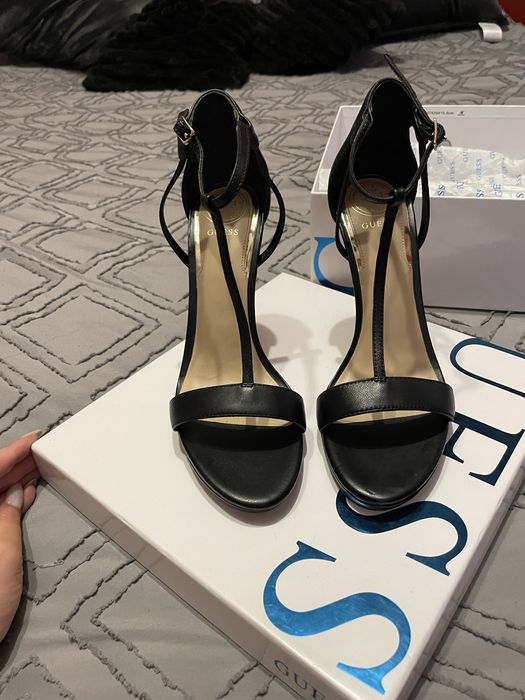 Сандали Guess