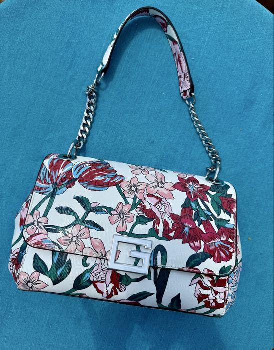 Дамска чанта Guess