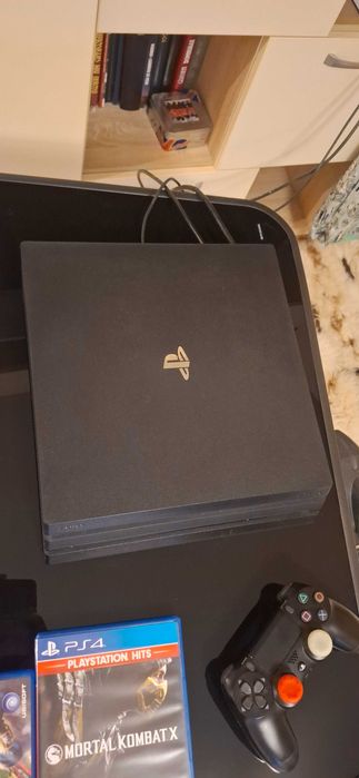 Vând playstation 4 pro 1TB