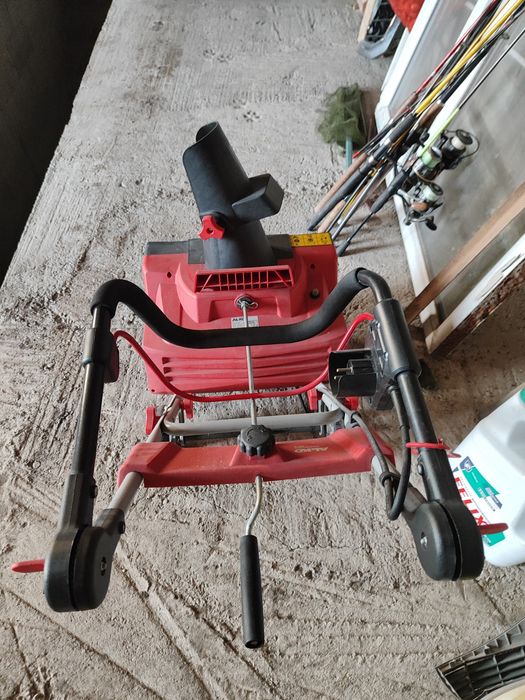 Продам Снегоуборщик