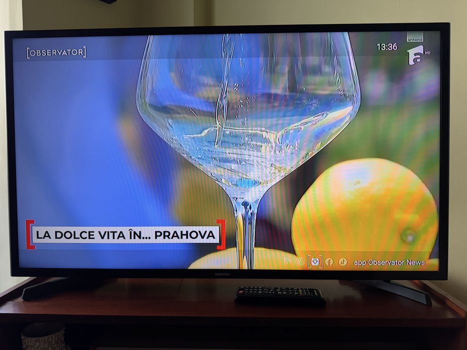Televizor LED Smart Samsung UE40J5200AW, diagonala 100 cm, Full HD, negru