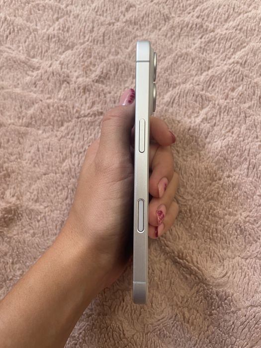 Iphone 17 alb încă în garanție