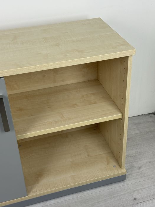 Практичен немски шкаф с плъзгащи се врати подходящ за документи;