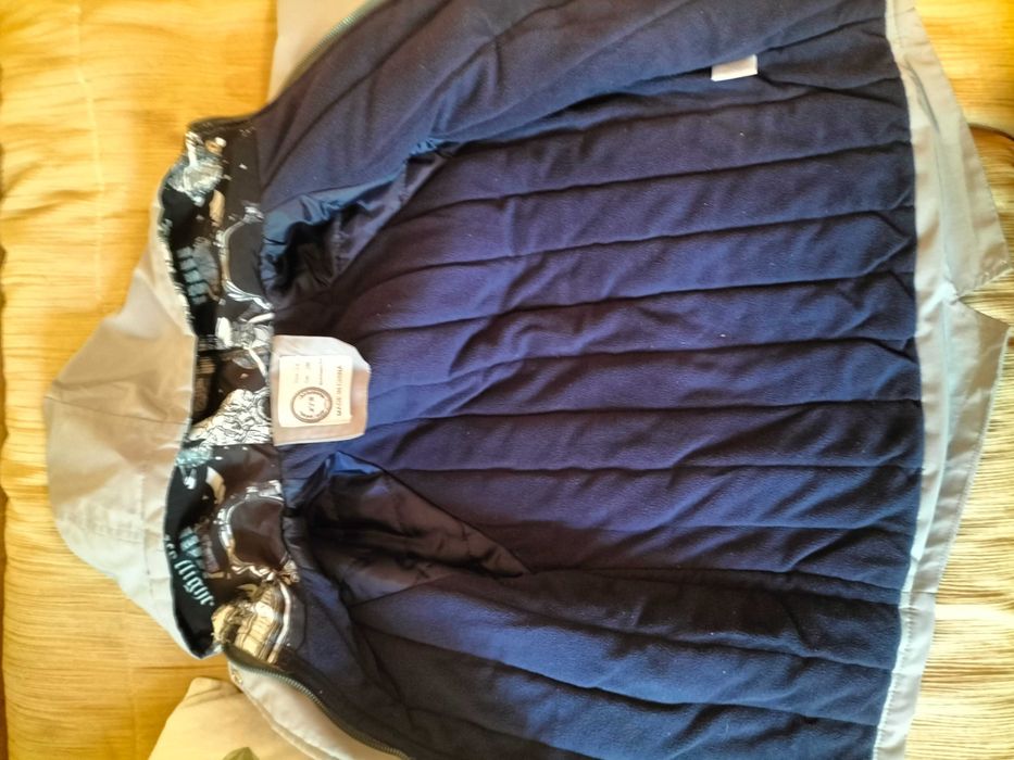 Детская демисезонная куртка на 7-8 лет в отличном состоянии