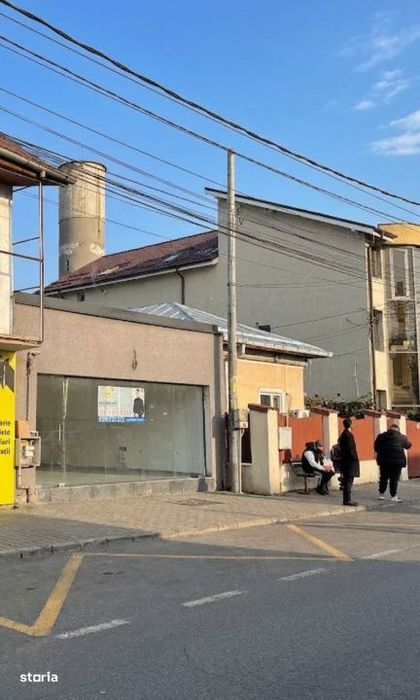 Spatiu comercial in statia de autobuz, stradal cu teren !