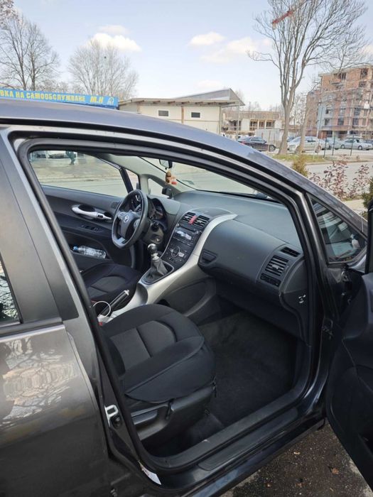 Toyota Auris Facelift - 2011г. - 6 скорости - Изключително запазена!