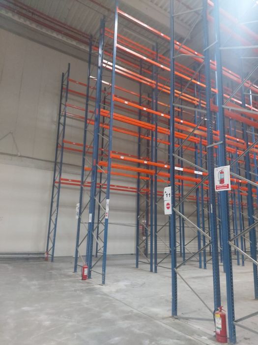 Lichidare de stoc la rafturi metalice profesionale