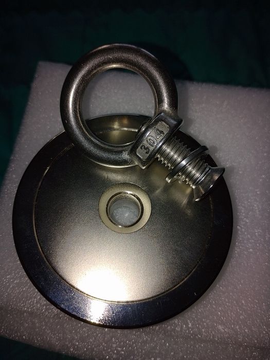 Неодимов магнит с карабинер. Магнит за риболов. ф60