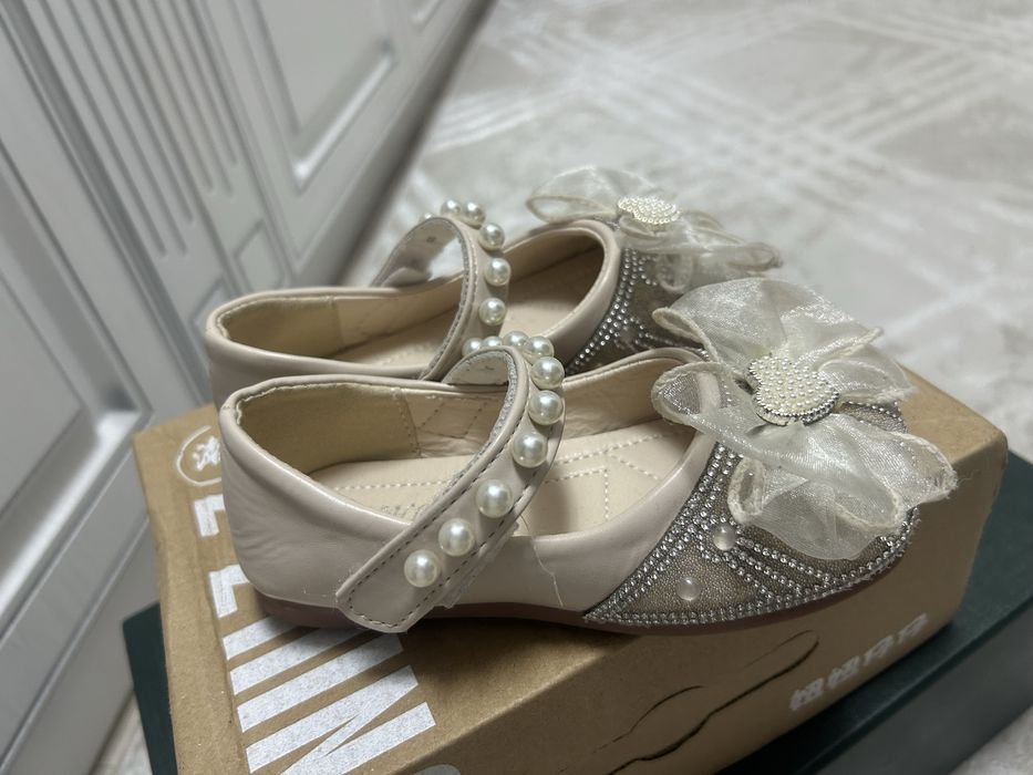 Продам туфли детскую