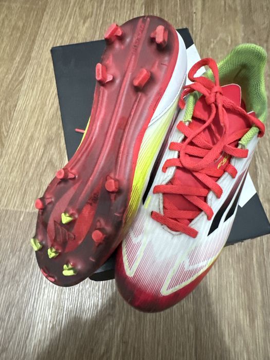 Бутсы футболтные Adidas
