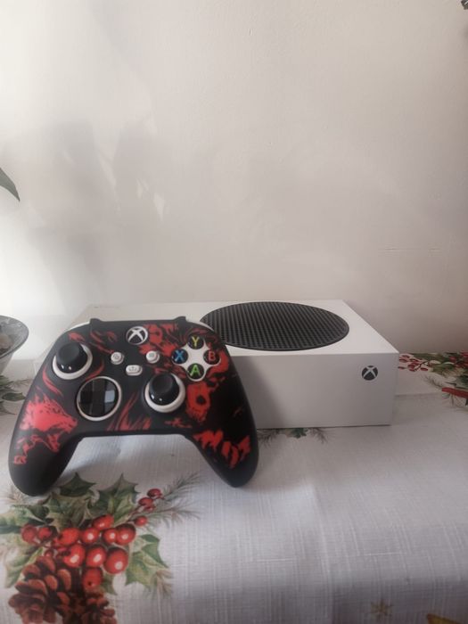 Xbox Series S + Controller personalizat | Stare foarte bună