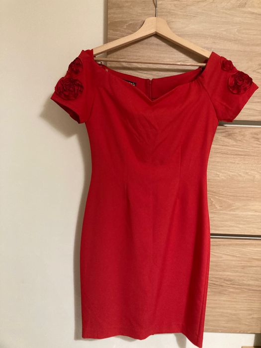 Червена официална рокля