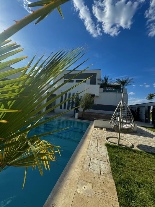 Vila de petrecere-Piscina-Casa de inchiriat-Majorate-Aniversari-Reveli
