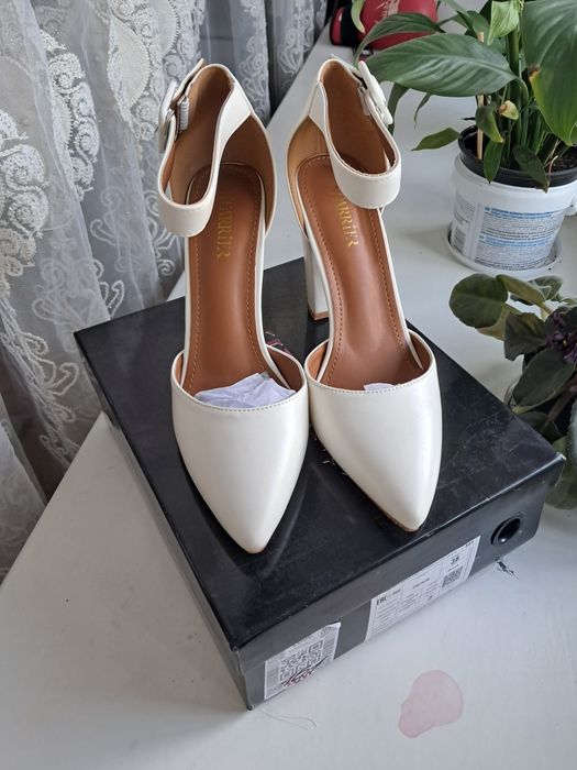 Продам туфли новые раз 38  цена 8тыс