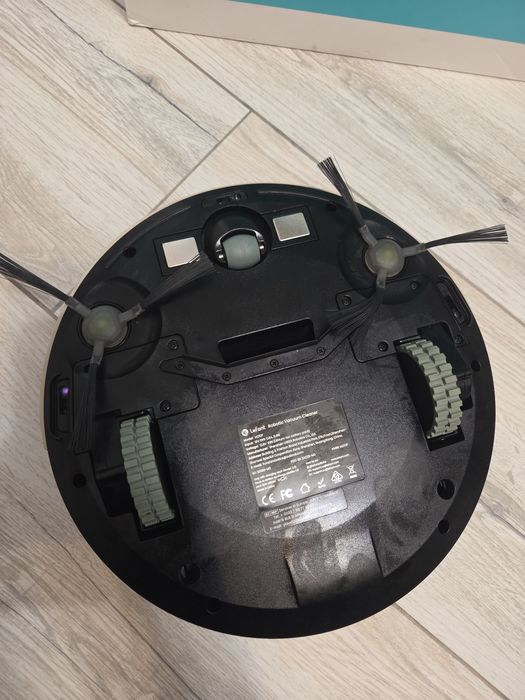 Robot aspirator Lefant