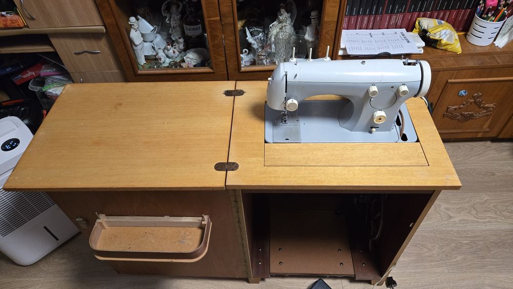 Masina de cusut electrica și manuala!