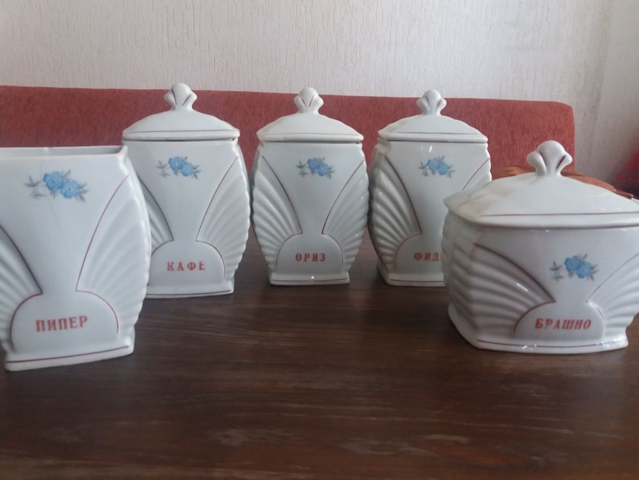 Ретро сервизи за подправки.