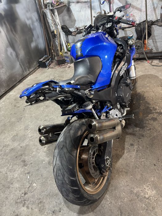 Kawasaki zx1100 мотора е със изцяло променена визизя