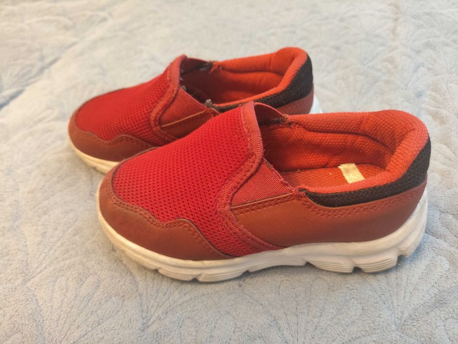 Кроссовки детские