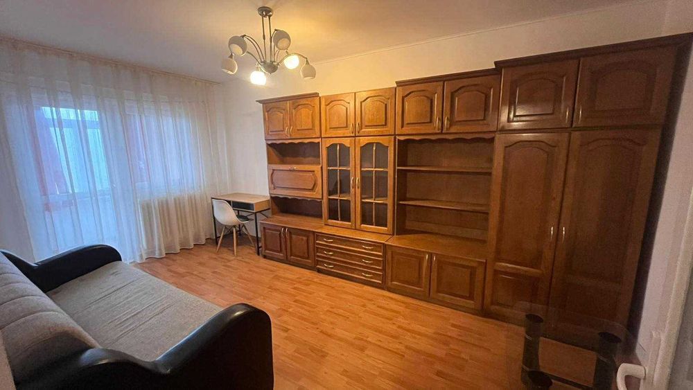 Cameră liberă pentru o colegă de apartament – vibe de student life!