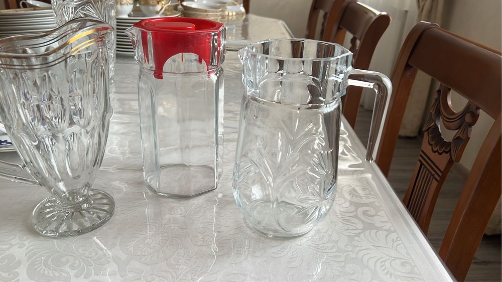 продам столовый сервиз и графины