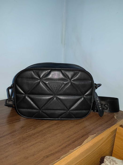 Дамска чанта GUESS