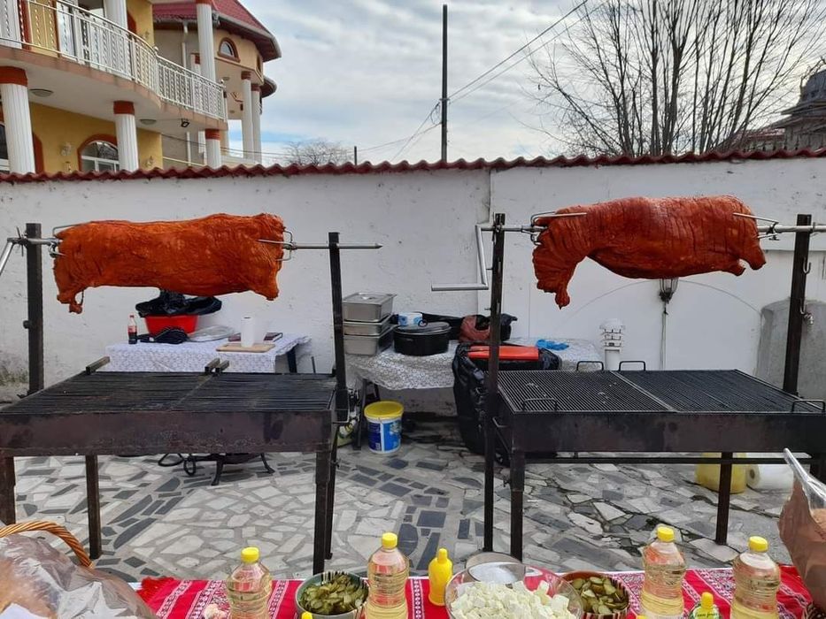 Protap,masa traditionala,aperitive,gratar,sarmale,ospatari,bucatari