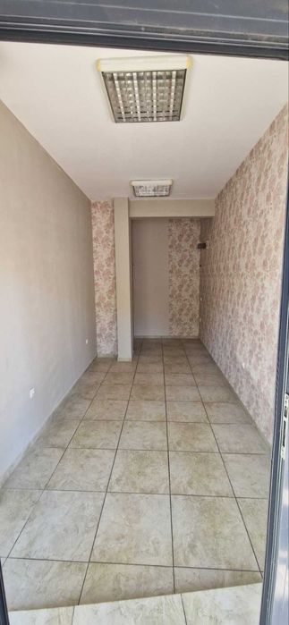 Дава се под наем Магазин в Карлово - 22 кв.м за 255 € - Снимка #1
