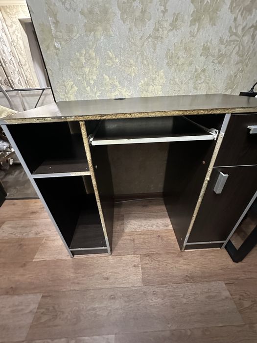 Продам компьютерный стол