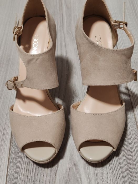 Vând pantofi piele