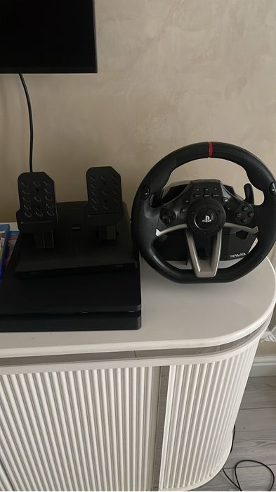 Продам Ps4, 2 джойстика, руль с педалями