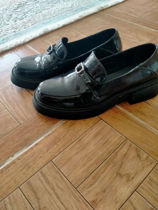 Продам лоферы лакированные