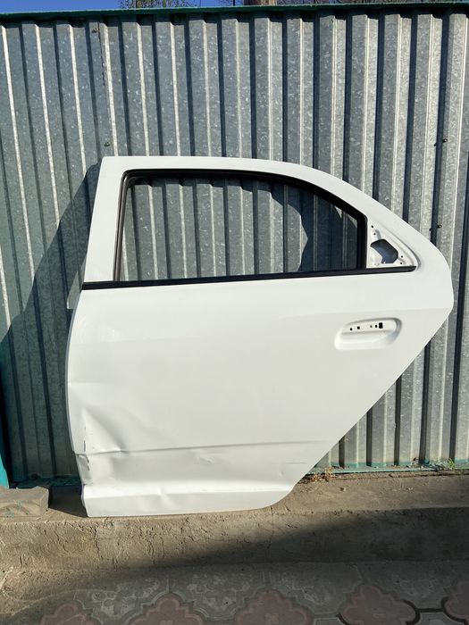 Продам дверь на Шевроле Кобальт