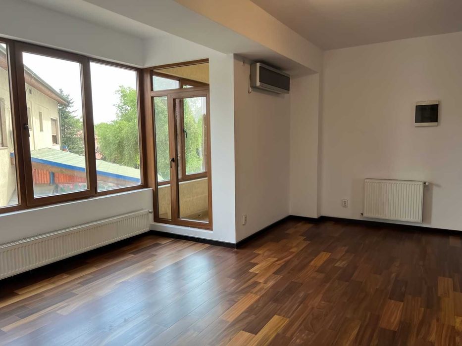 Inchiriez apartament 3 camere nemobilat zona Baneasa cu loc parcare