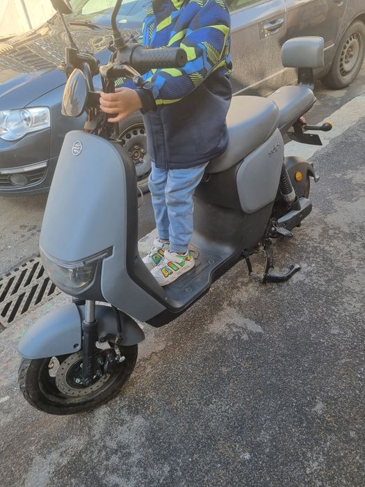 Vand scuter electric folosit ca nou il am de vara trecuta