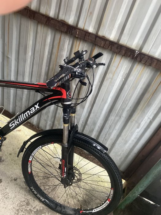 влосипеды skillmax 27,5и adidasi 26 размеры  оба за1000 еше не продана