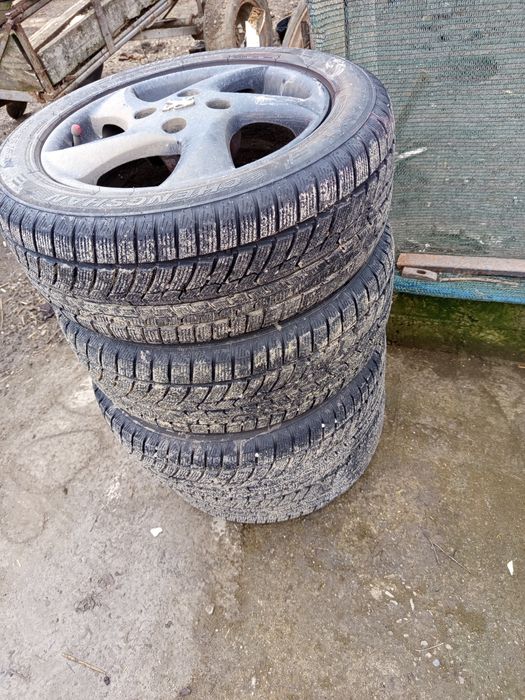 Genti pe 15 Peugeot cu cauciuc