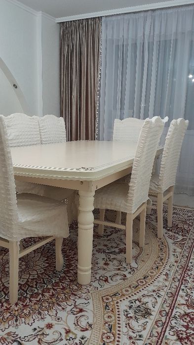 Стол со стульями